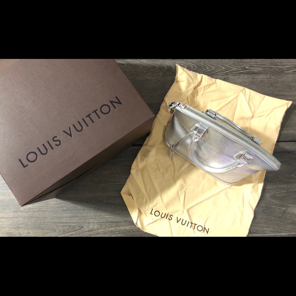 LOUIS VUITTON PURSE